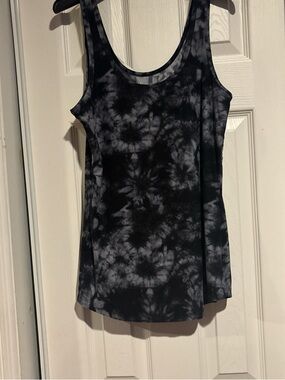 No Boundaries Black & Gray Tie-Dye Scoop Neck Tank
